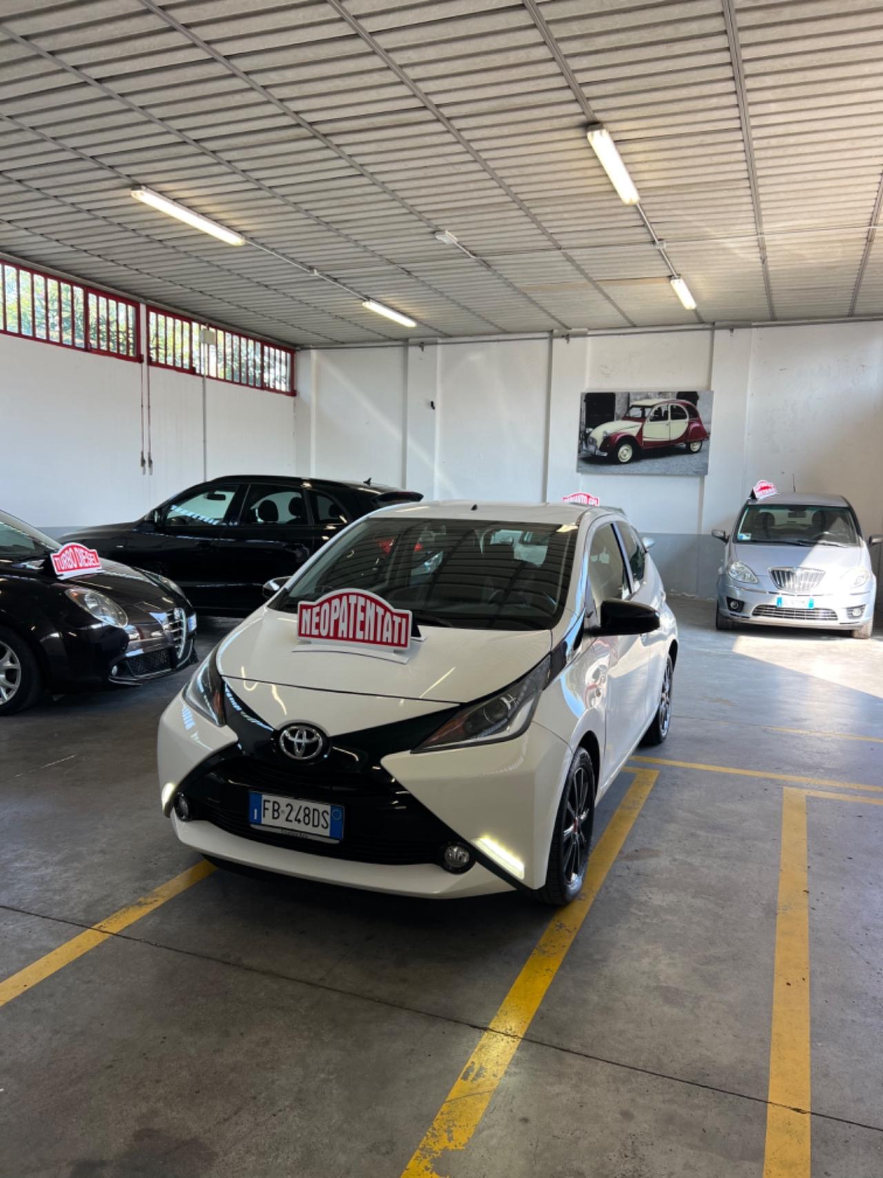 Toyota Aygo 1.0 VVT-i 69 CV 5 porte x-cite MMT