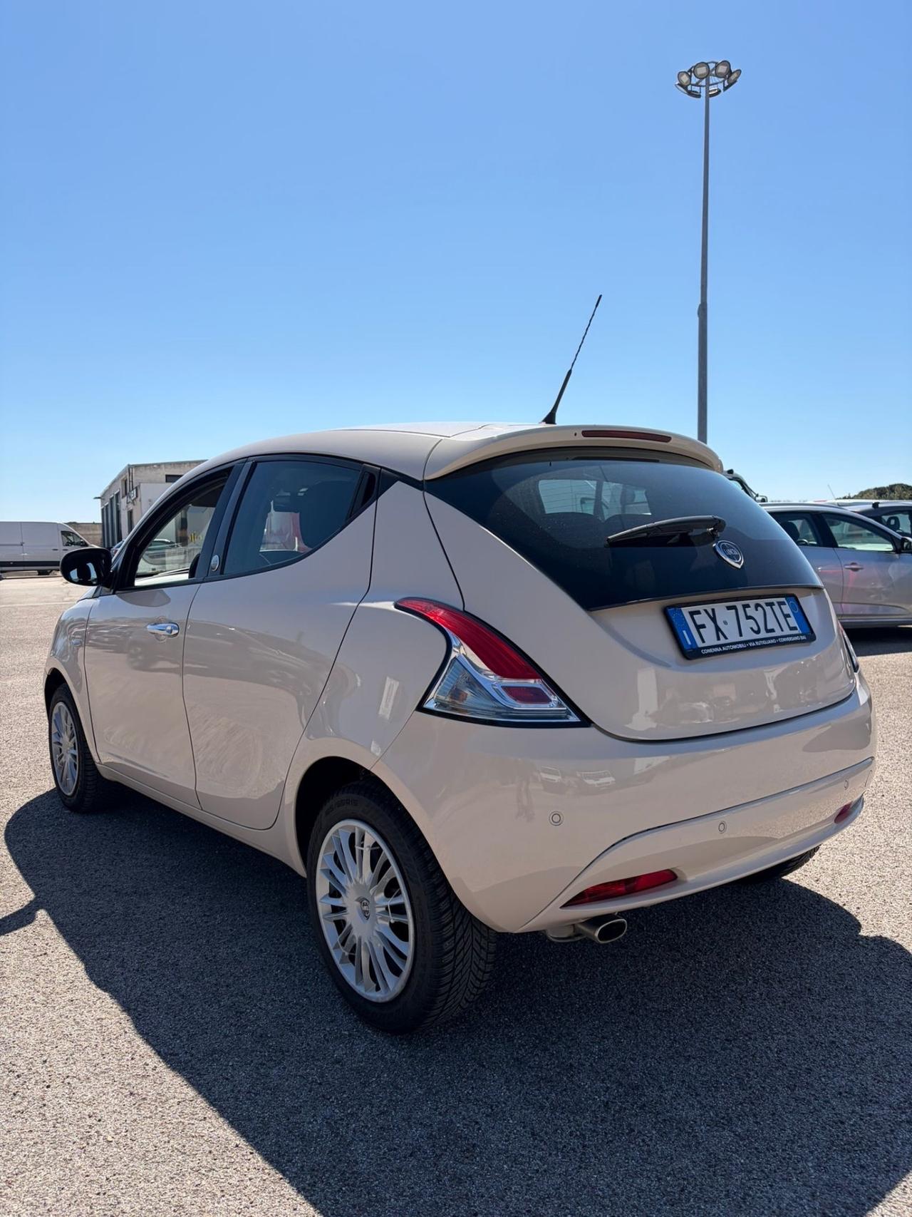 Lancia Ypsilon 1.2 69 CV 5 porte GPL Ecochic Gold