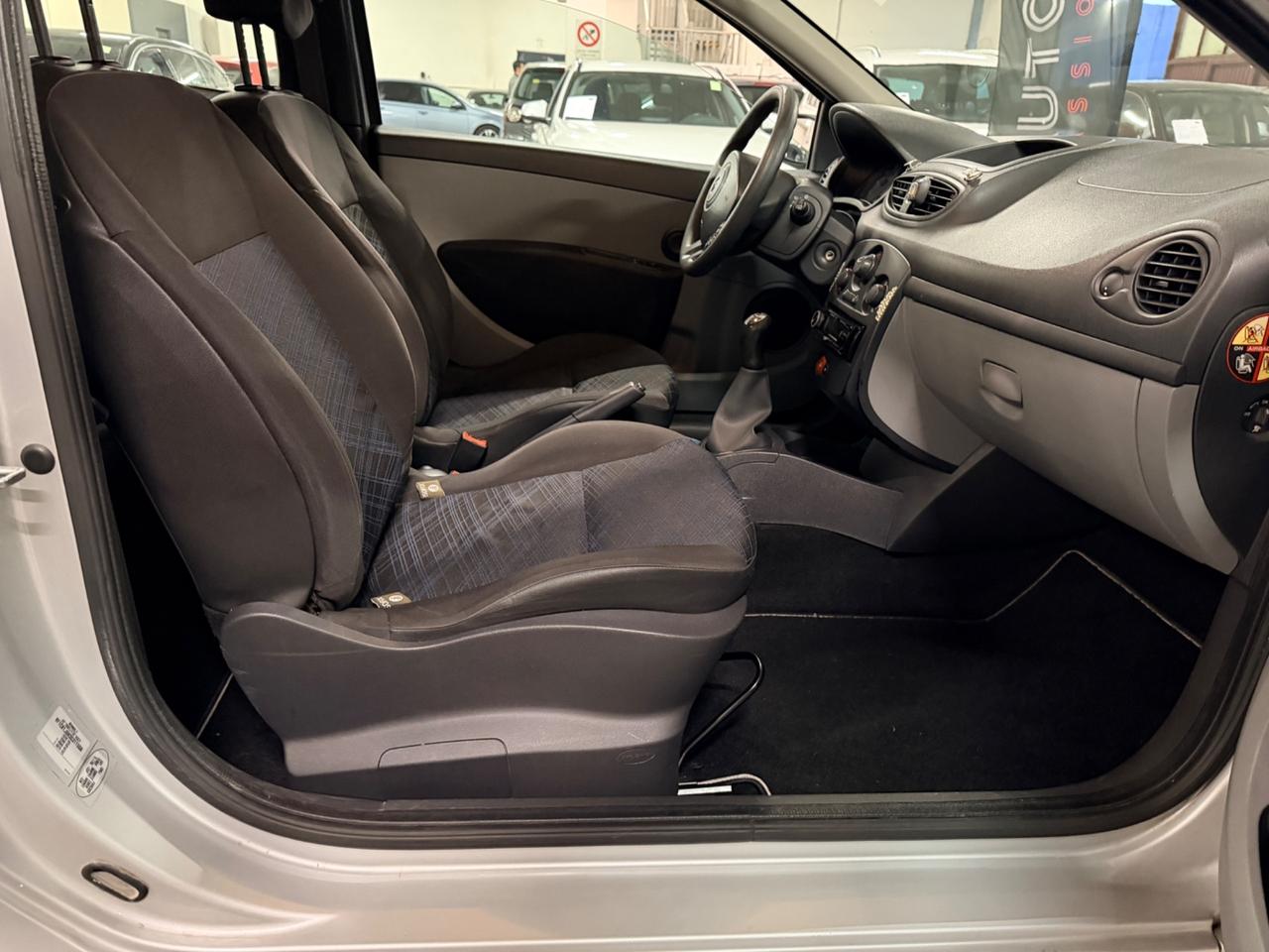 Renault Clio 1.2 16V 3 porte Luxe