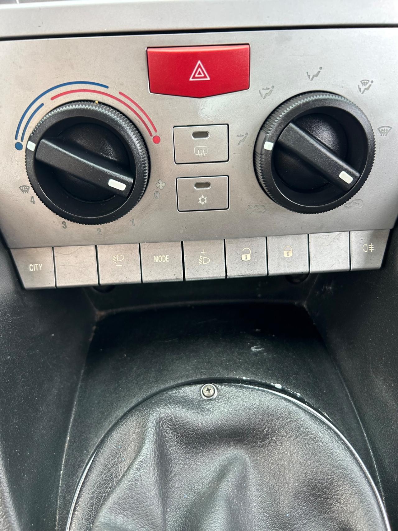 Lancia Ypsilon 1.3 MJT 75 CV Diva