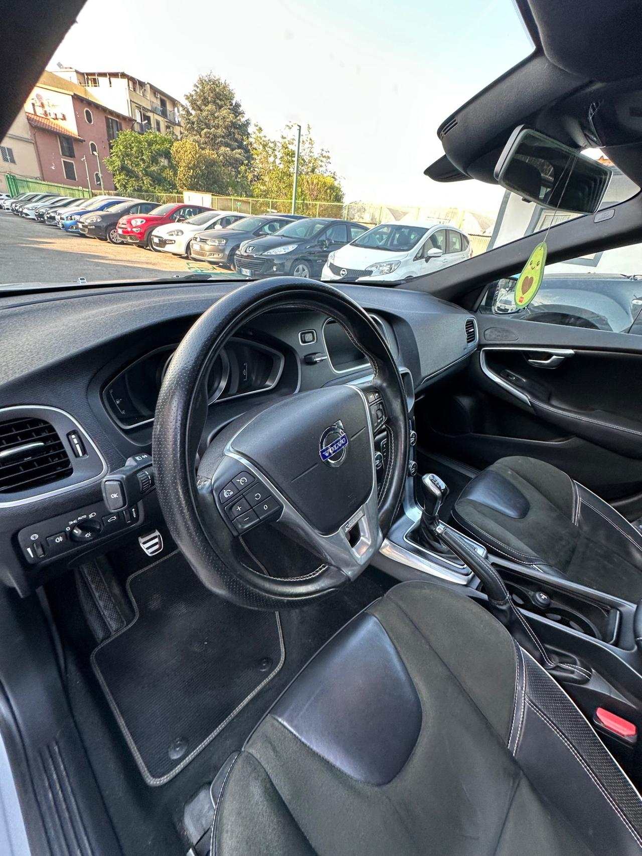 Volvo V40 D4 R-design Momentum