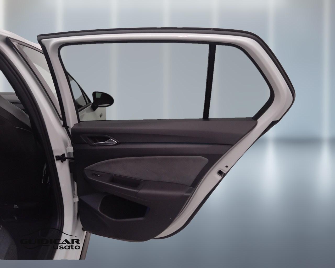 VOLKSWAGEN Golf VIII 2020 - Golf 1.5 etsi evo R-Line 130cv dsg