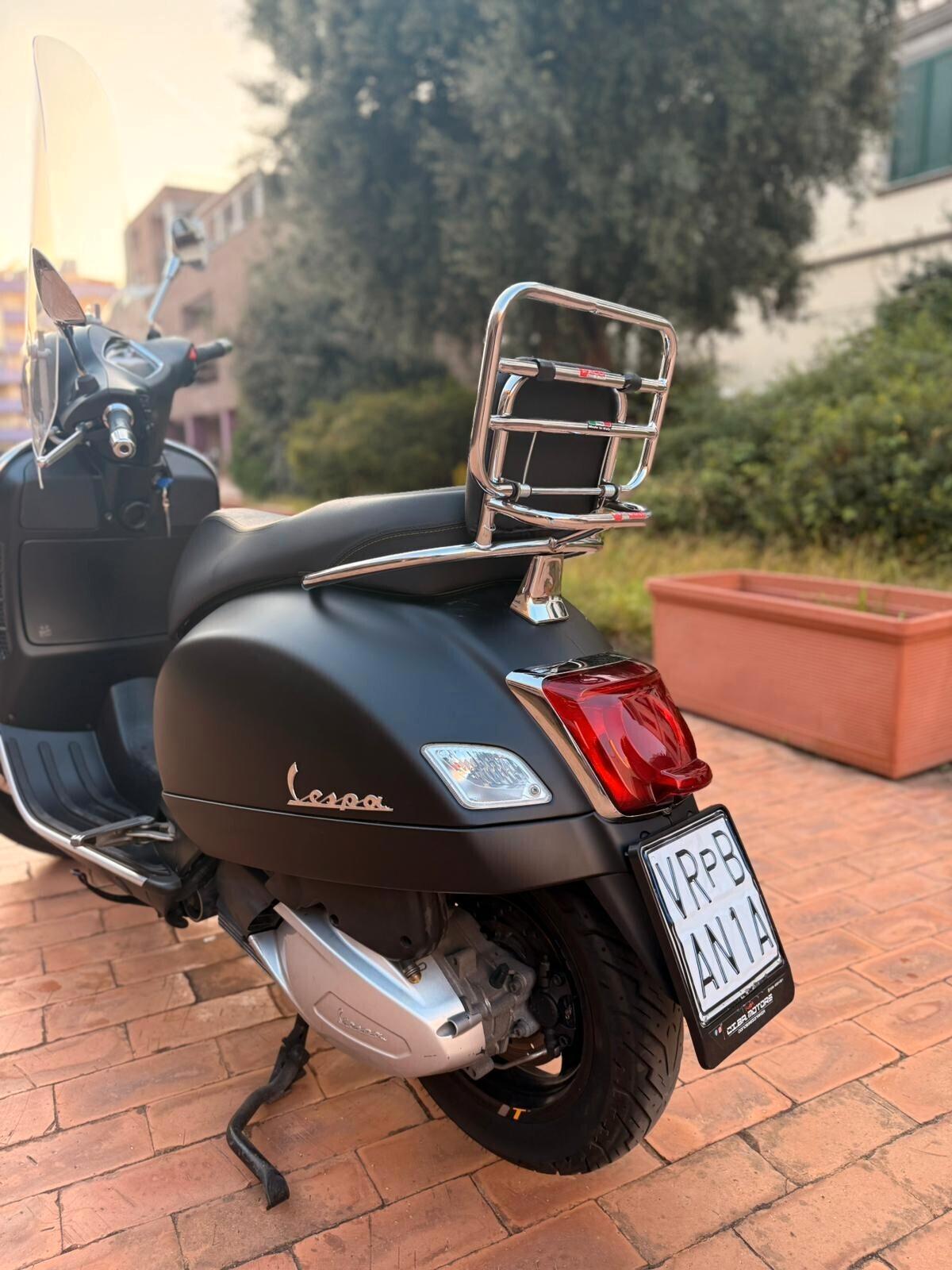 Piaggio Vespa 300 GTS hpe SUPER SPORT pari a nuovo