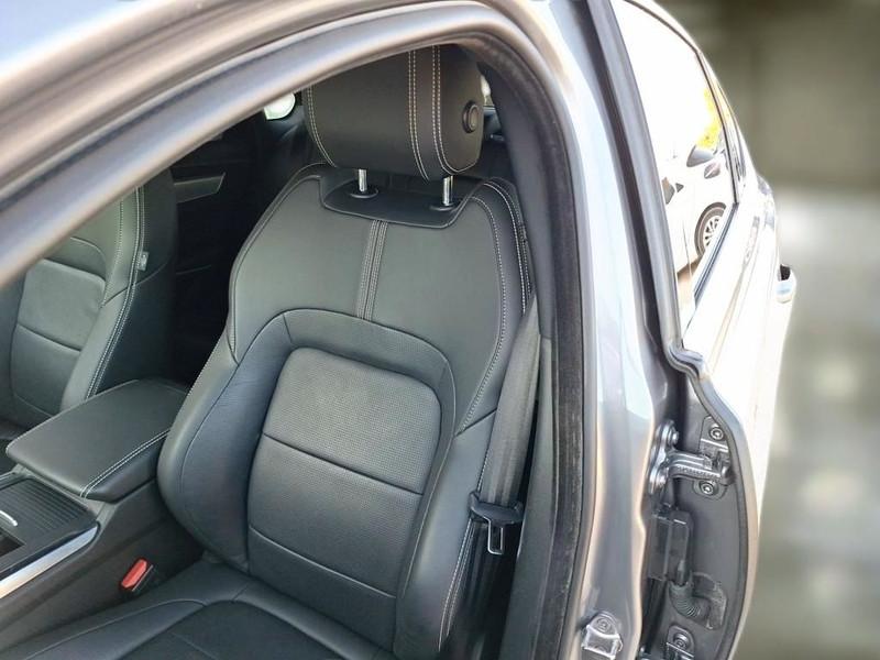 JAGUAR XF 2.0D MHEV 204 CV R-DYNAMIC S AUTO 4 PORTE BERLINA