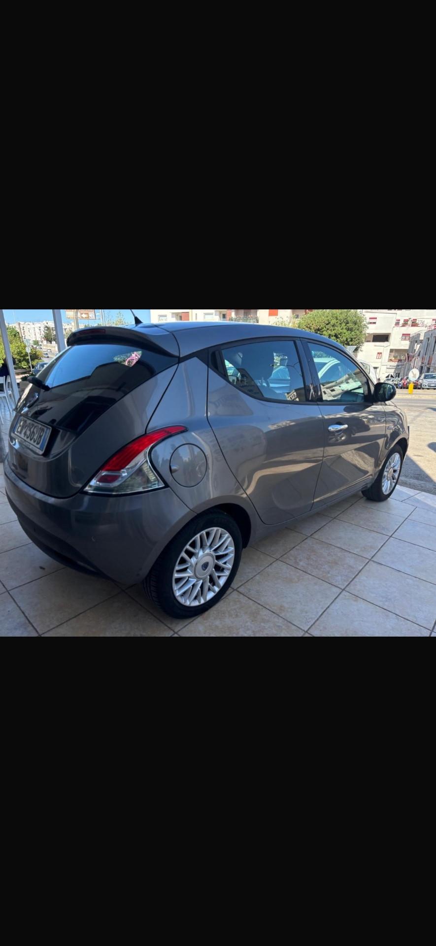 Lancia Ypsilon 1.2 69 CV 5 porte GPL Ecochic Platinum
