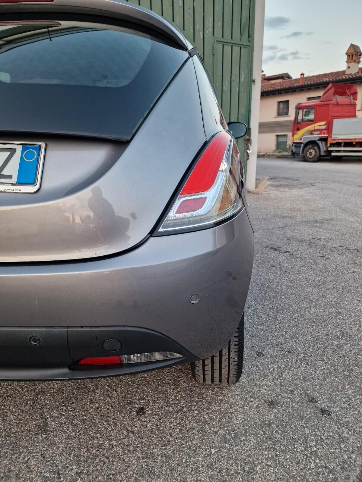 Lancia Ypsilon 1.2 benz 69 CV