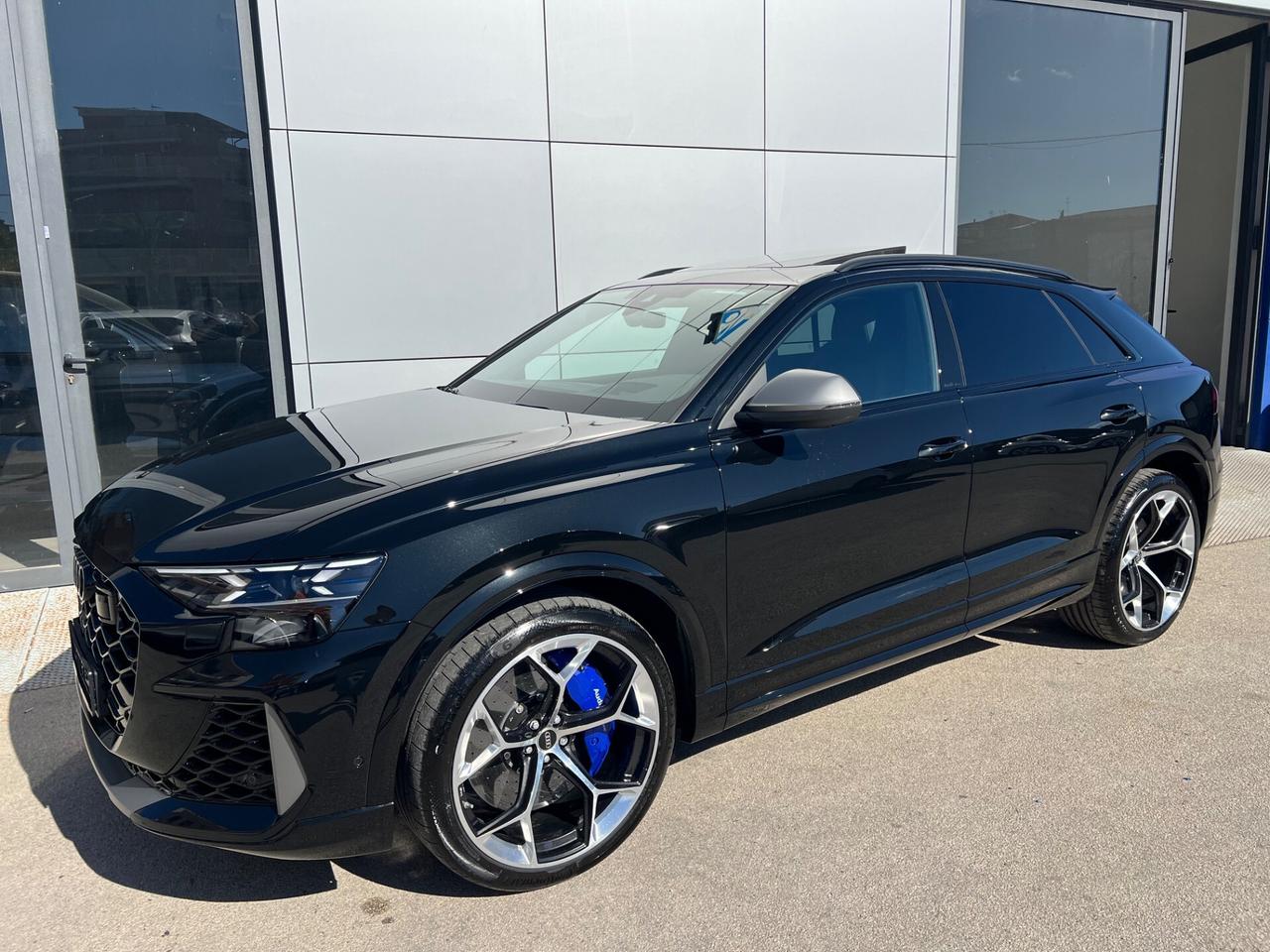 Audi RSQ8 performance possibilità noleggio no scoring