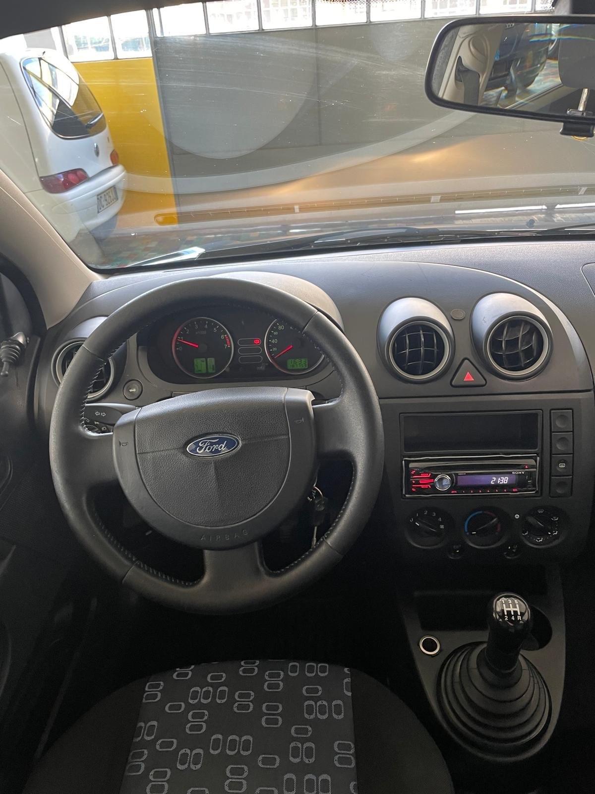 Ford Fiesta 1.2 16V 5p. Ambiente