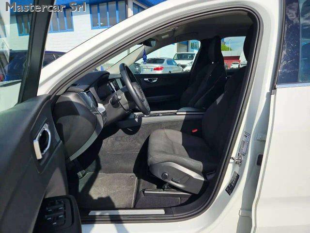 VOLVO XC60 XC60 II 2018 2.0 b4 Momentum Pro awd auto -GE944CR
