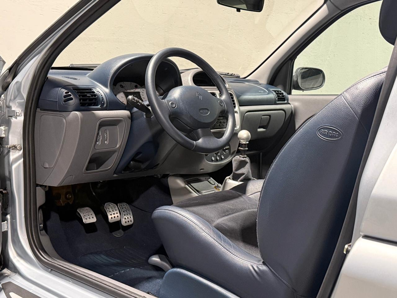 Renault Clio 3.0 V6 24V cat 3 porte Sport