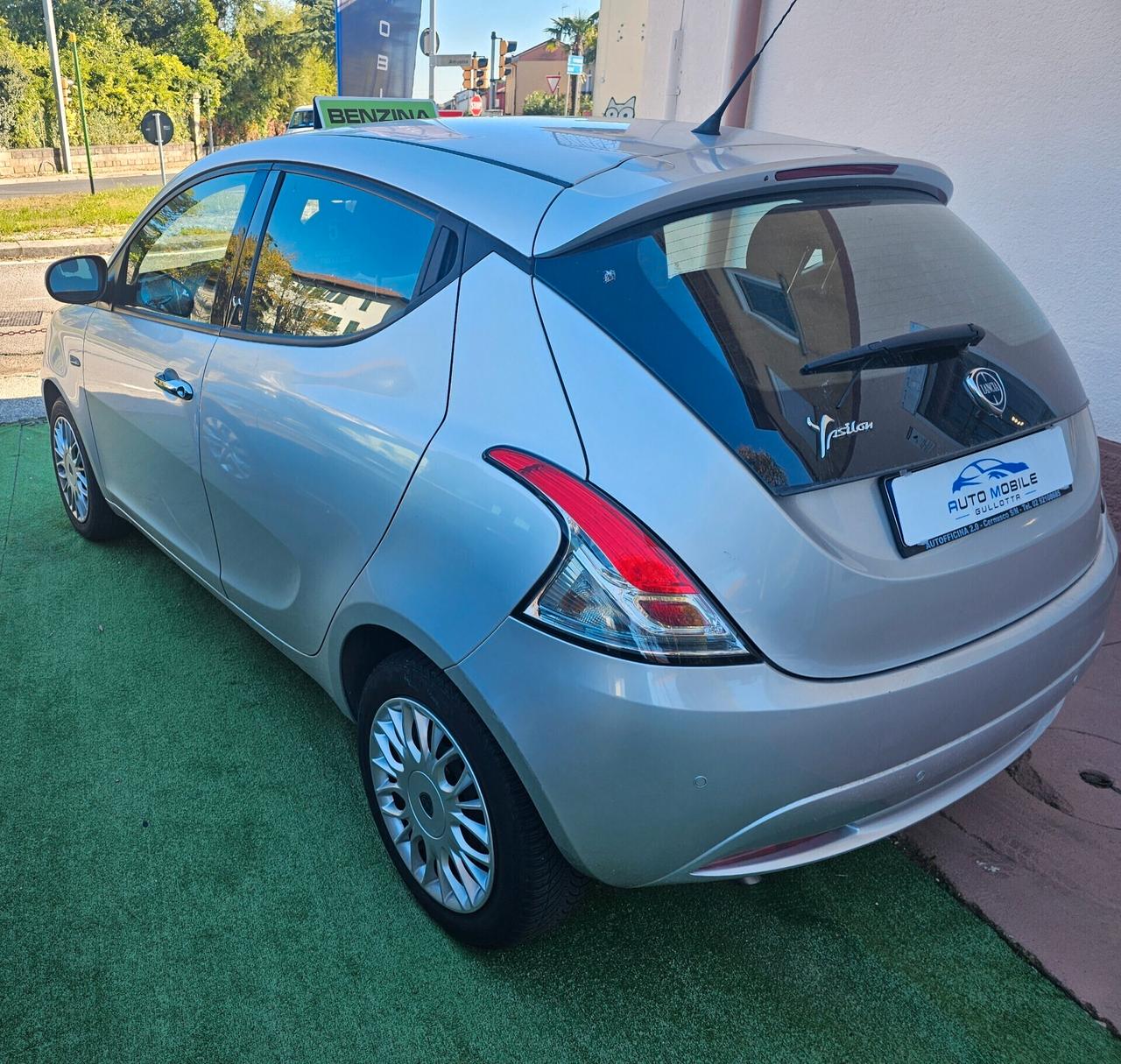 Lancia Ypsilon 1.2 69 CV 5 porte Silver