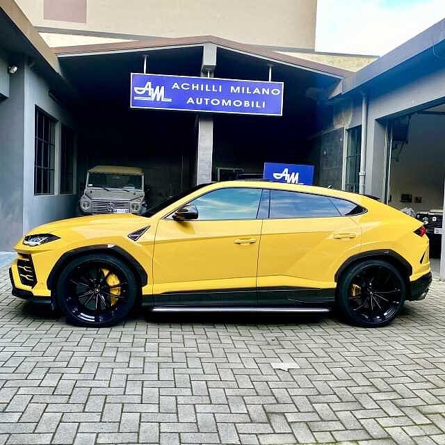 Lamborghini Urus 4.0 AKRAPOVIC FULL CARBO