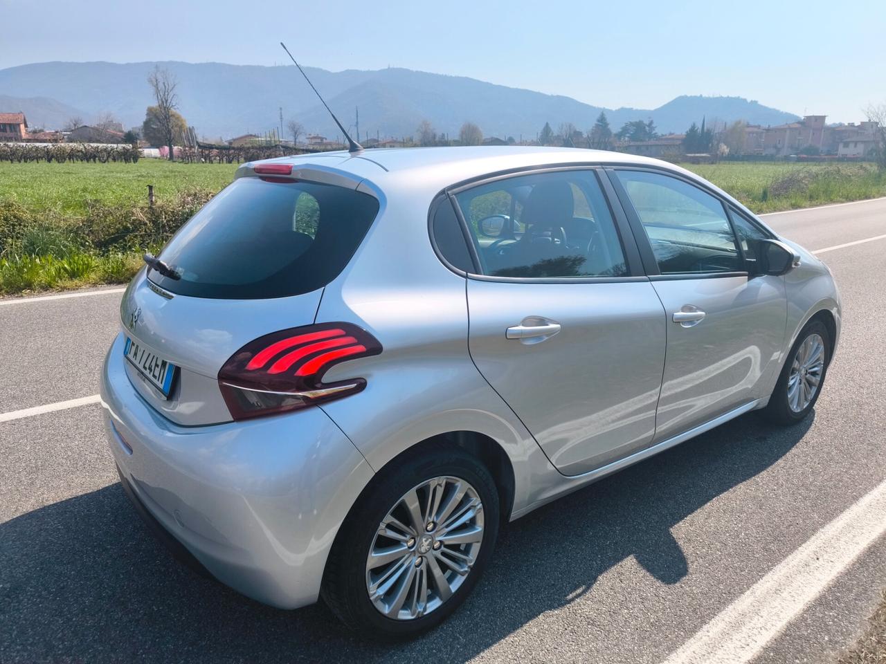 PEUGEOT 208 1,2 BENZ- KM 70000-UNIPROPRIETARIO-EURO 6