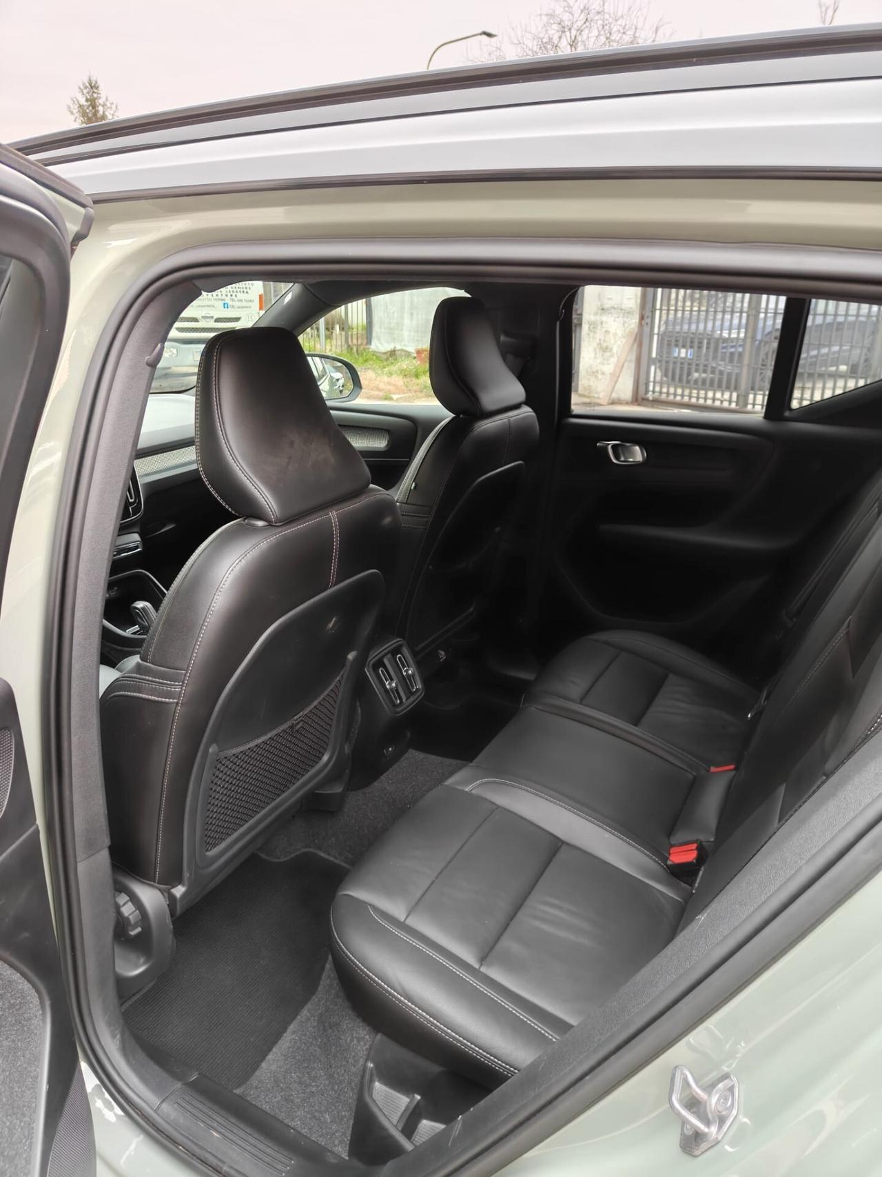 Volvo XC40 Recharge Pure Electric Twin Motor AWD Plus