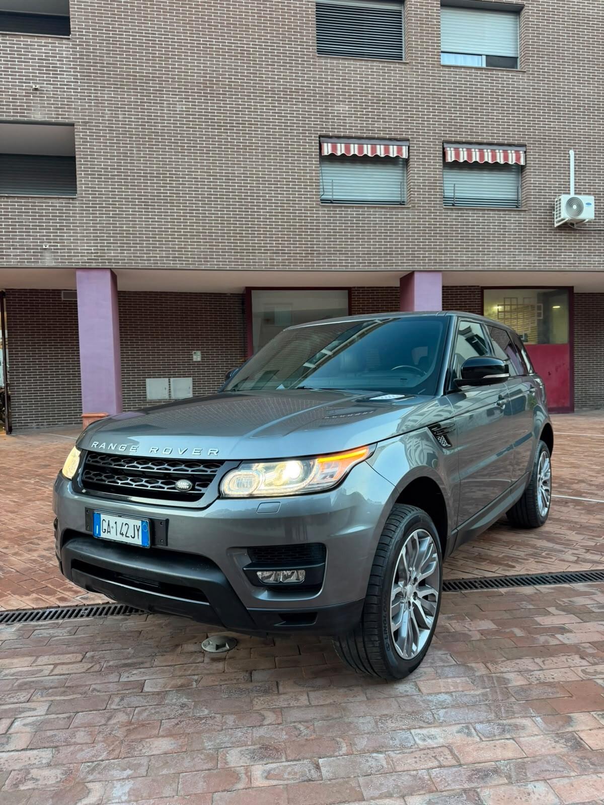 Land Rover Range Sport 3000 TDV6 HSE R DYNAMIC