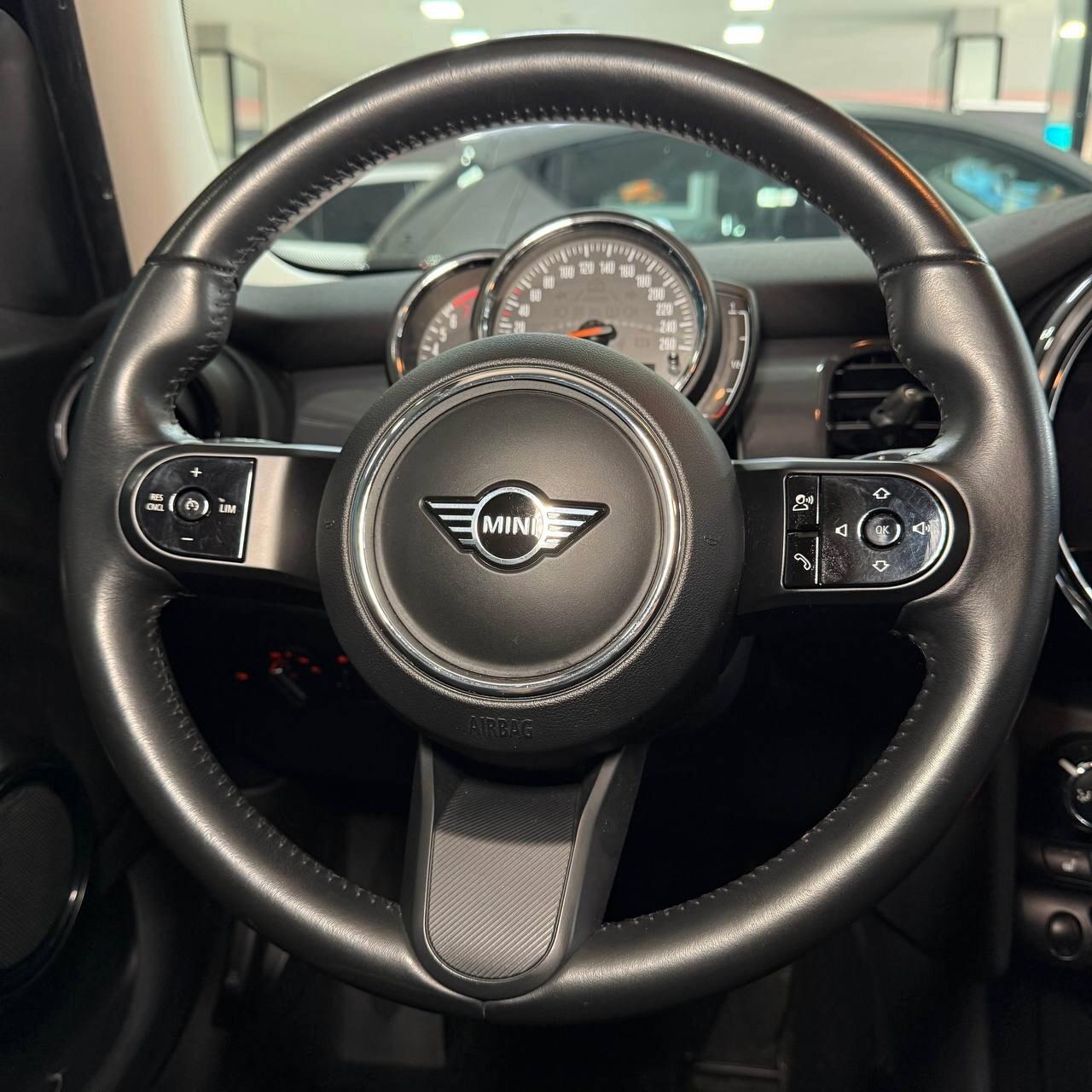 Mini 1.5 Cooper Business