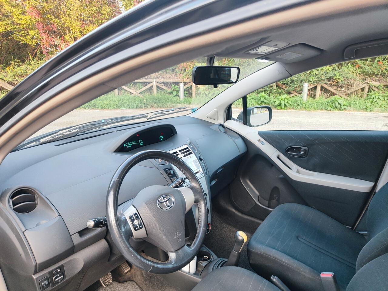 Toyota Yaris 1.0 5 porte Sol 119.000 KM