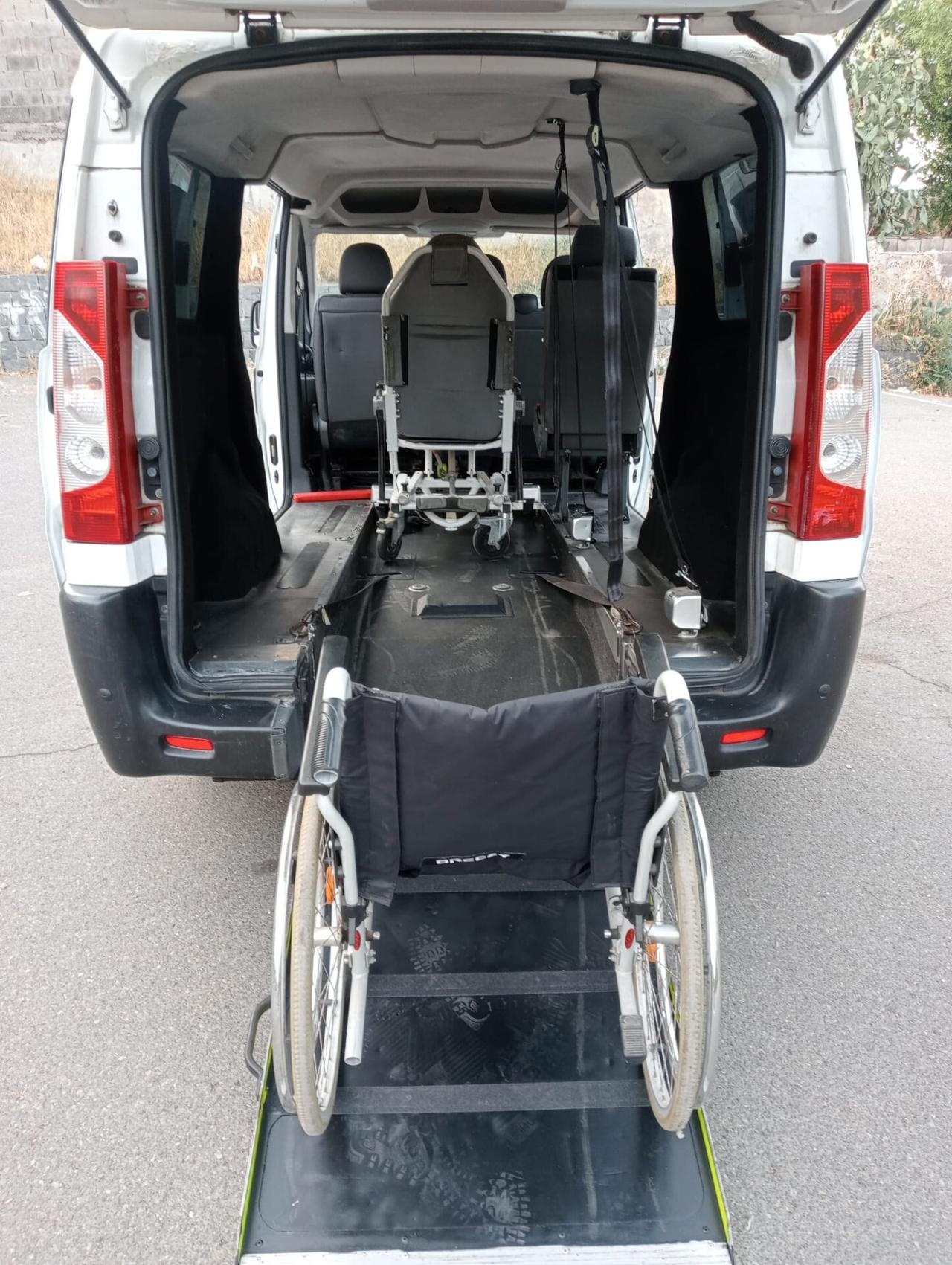 Peugeot Expert Pianale ribassato con rampa disabili 2 carrozzine