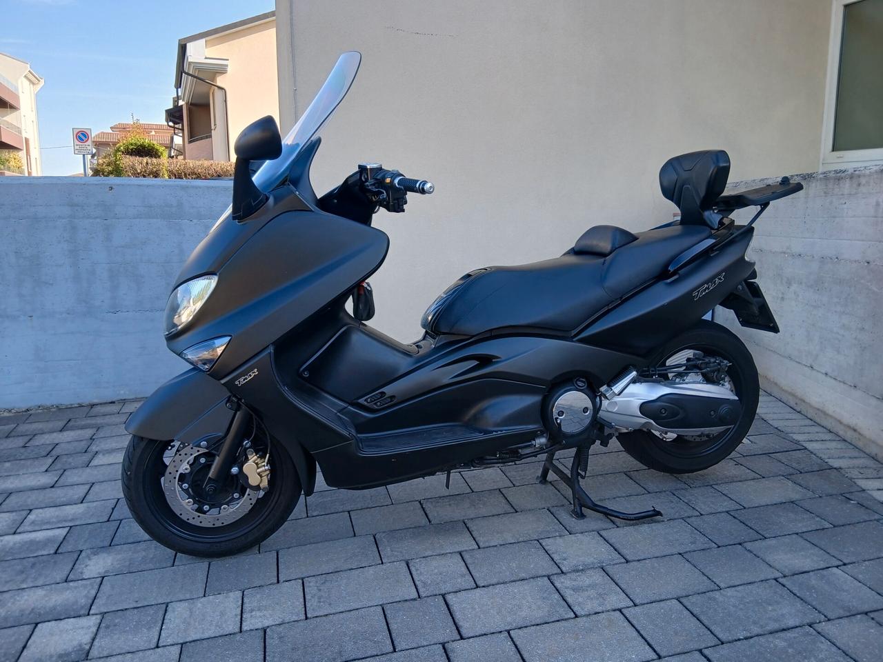Yamaha T Max black+led+cupolino e bauletto...permute auto