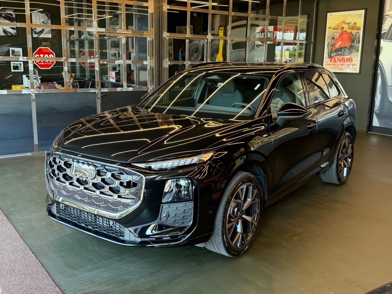 Audi Q3 TFSI quattro S tronic line edition -265cv-