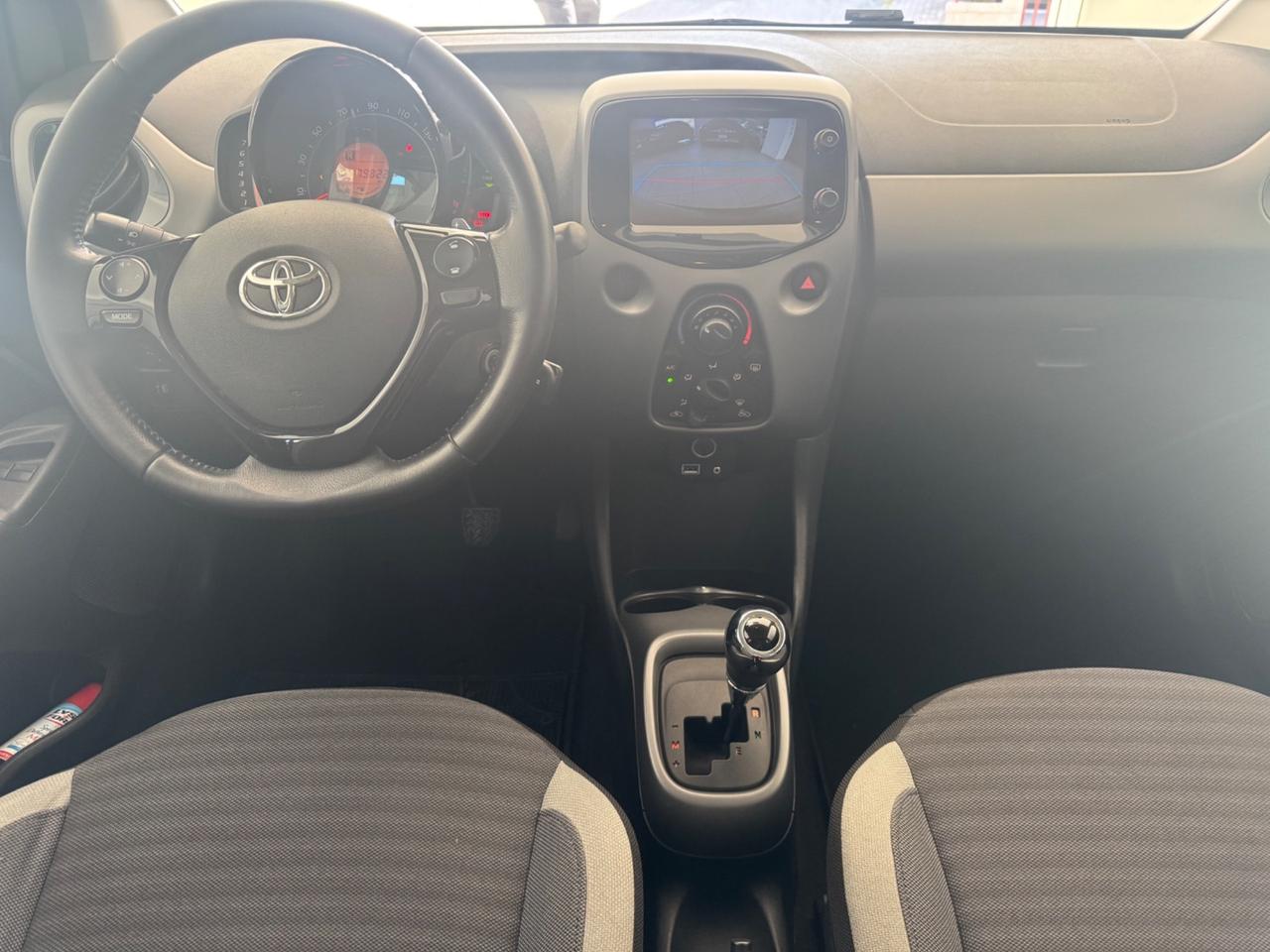 Toyota Aygo 1.0 VVT-i 69 CV 5 porte x-business MMT