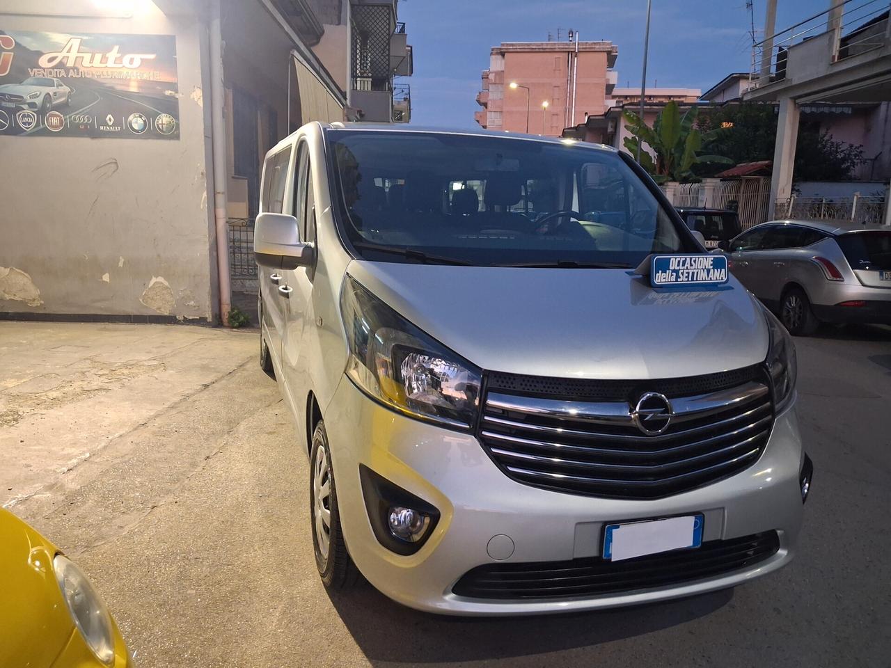 Opel Vivaro 1.6 CDTI uni pro 9 posti (Gancio train