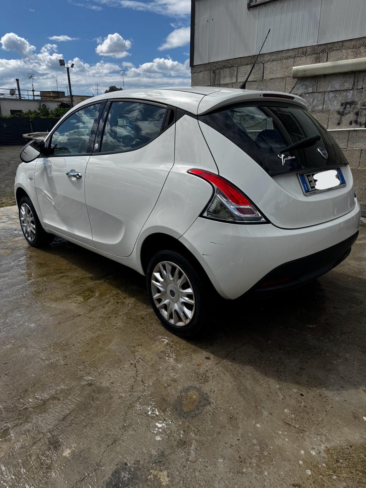 Lancia Ypsilon 0.9 TwinAir 85 CV 5 porte Metano Ecochic Gold