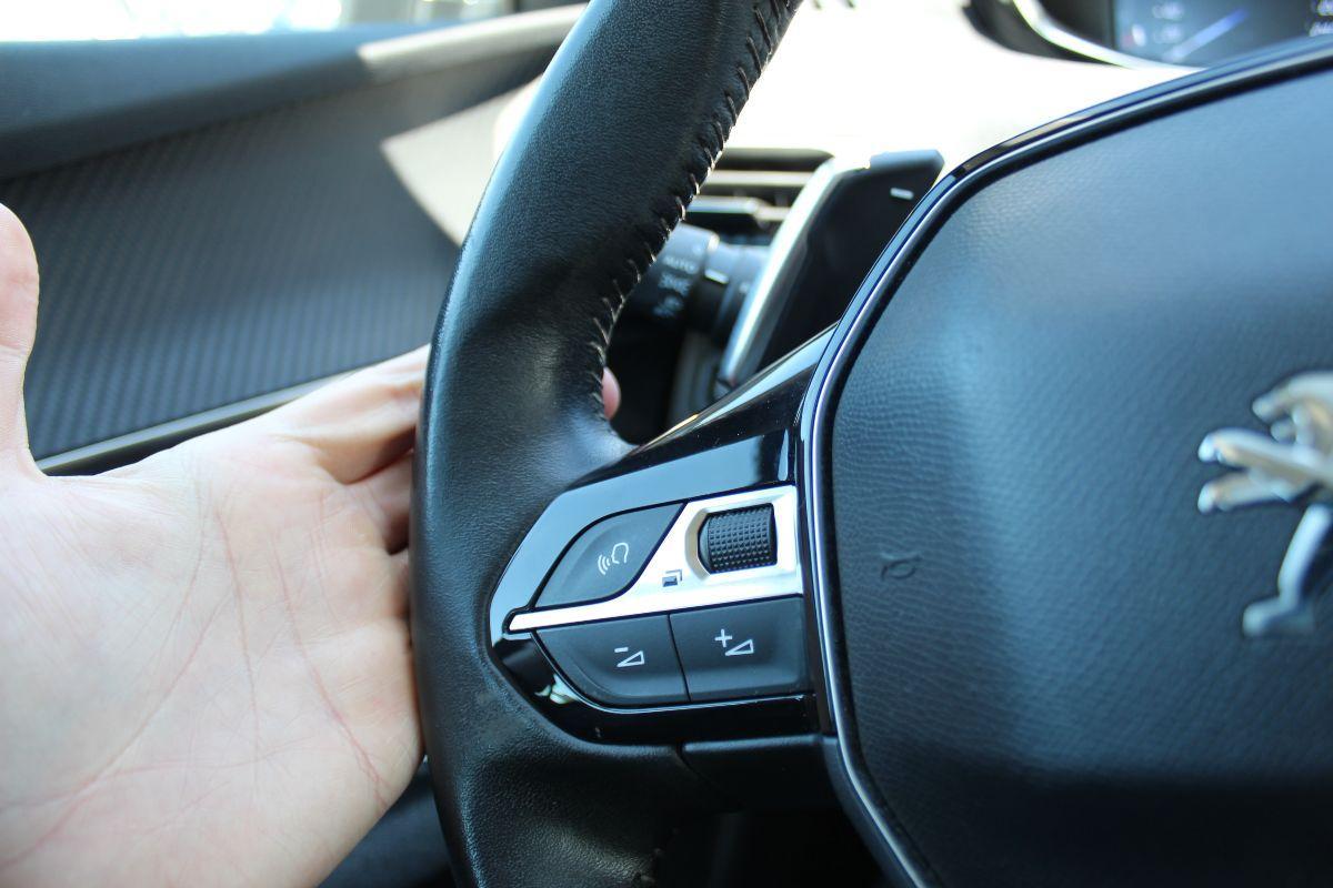 PEUGEOT - 3008 - BlueHDi 130 EAT8 S&S Business