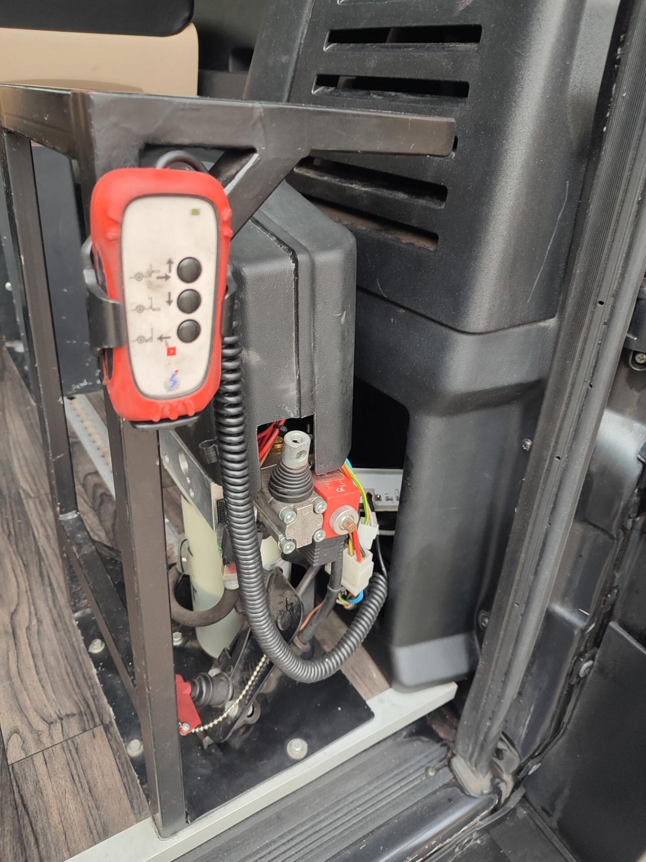 FIAT DUCATO 2018 A METANO 9POSTI PEDANA DISABILI EURO6D NUOVO