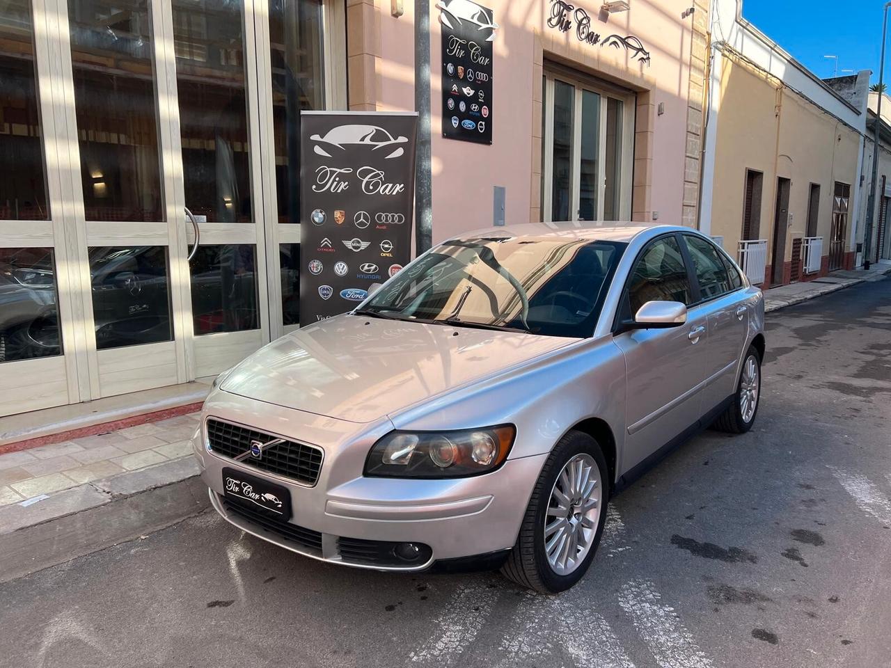 VOLVO S40 MOMENTUM 2.0 135CV 100KW ANNO 2005