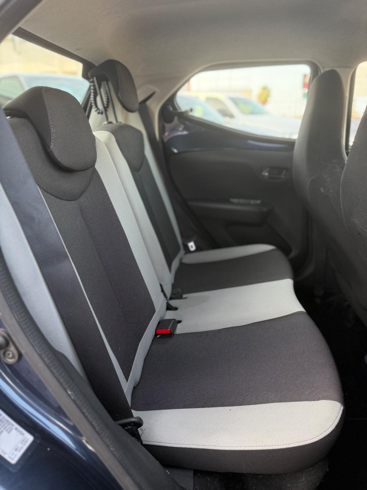 Toyota Aygo 1.0 VVT-i 69 CV 5 porte x-play TSS