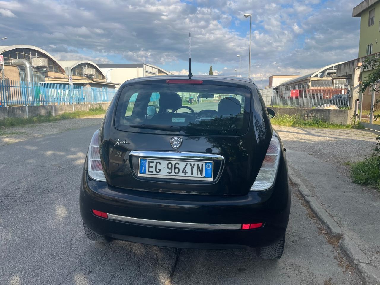 Lancia Ypsilon 1.2 69 CV Platinum 200.000 KM