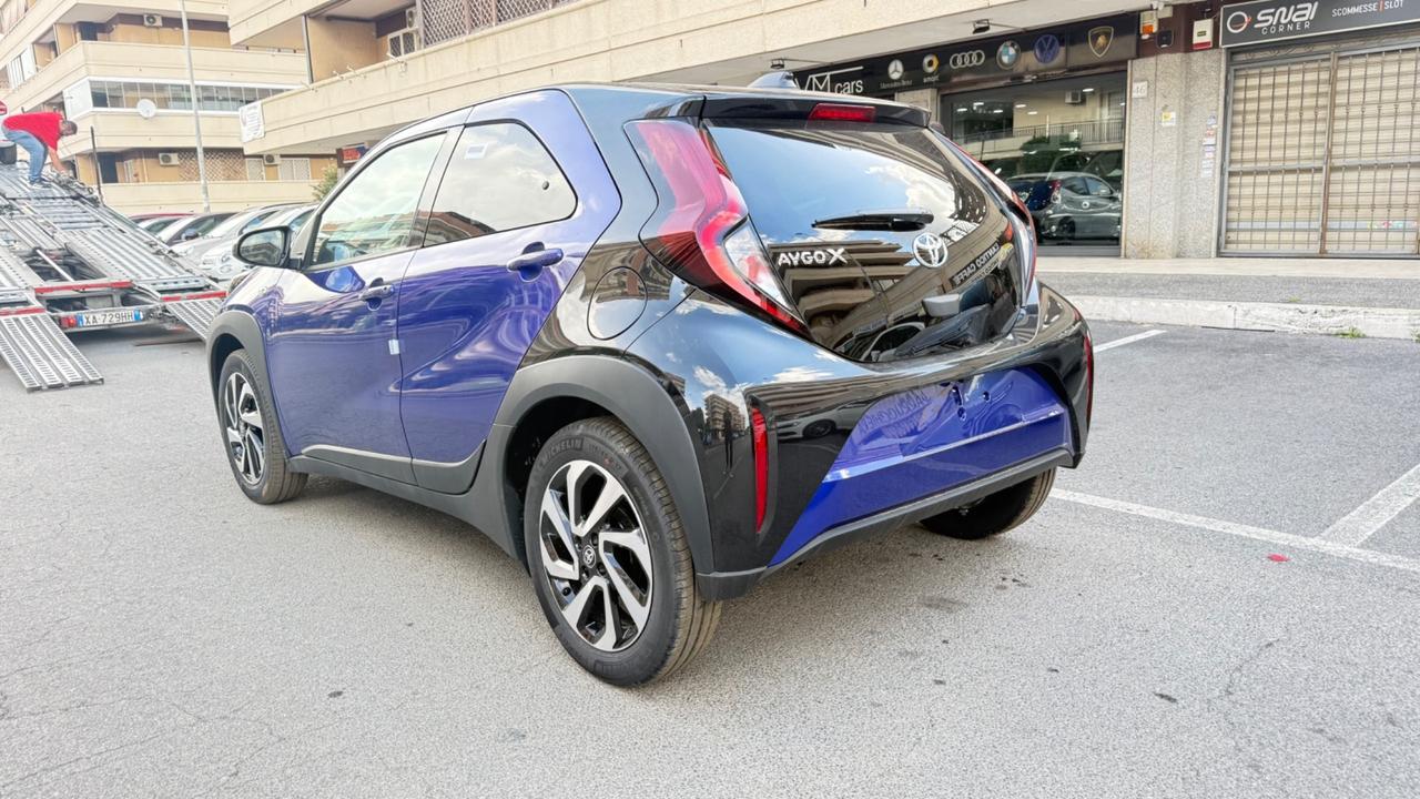 Toyota Aygo X 1.0 VVT-i 72 CV 5 porte Lounge Air S-CVT LED NAVI KAMERA CAR PLAY PDC CERCHI 16 BLUETOOTH