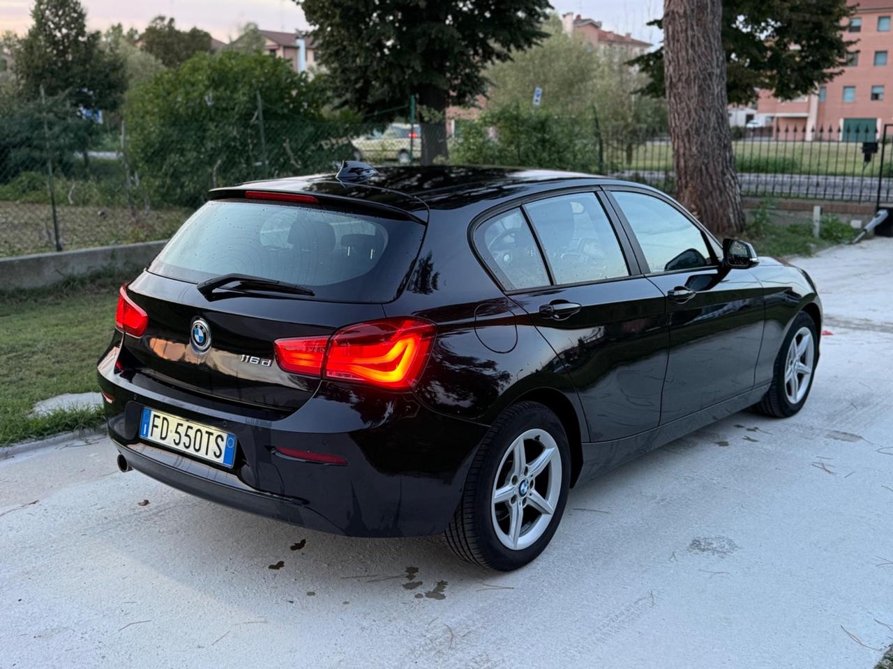 Bmw 116 116d 5p. Urban