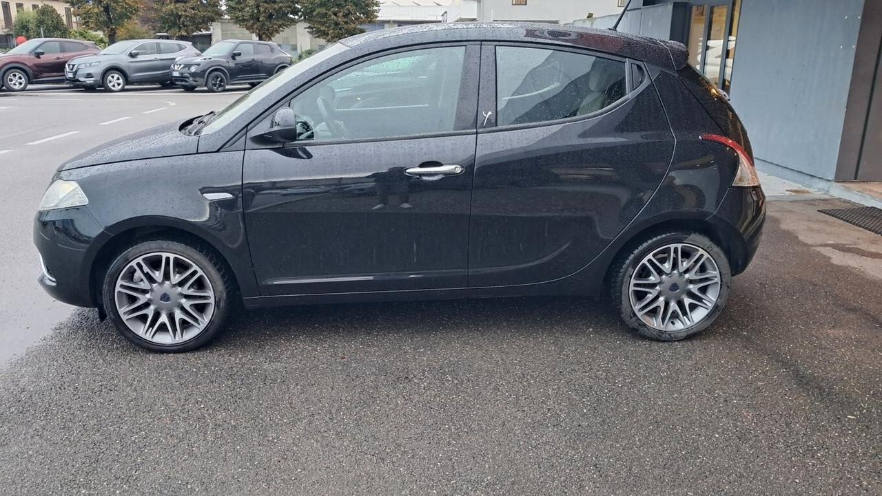 Lancia Ypsilon 1.2 69 CV 5 porte Platinum - FD535