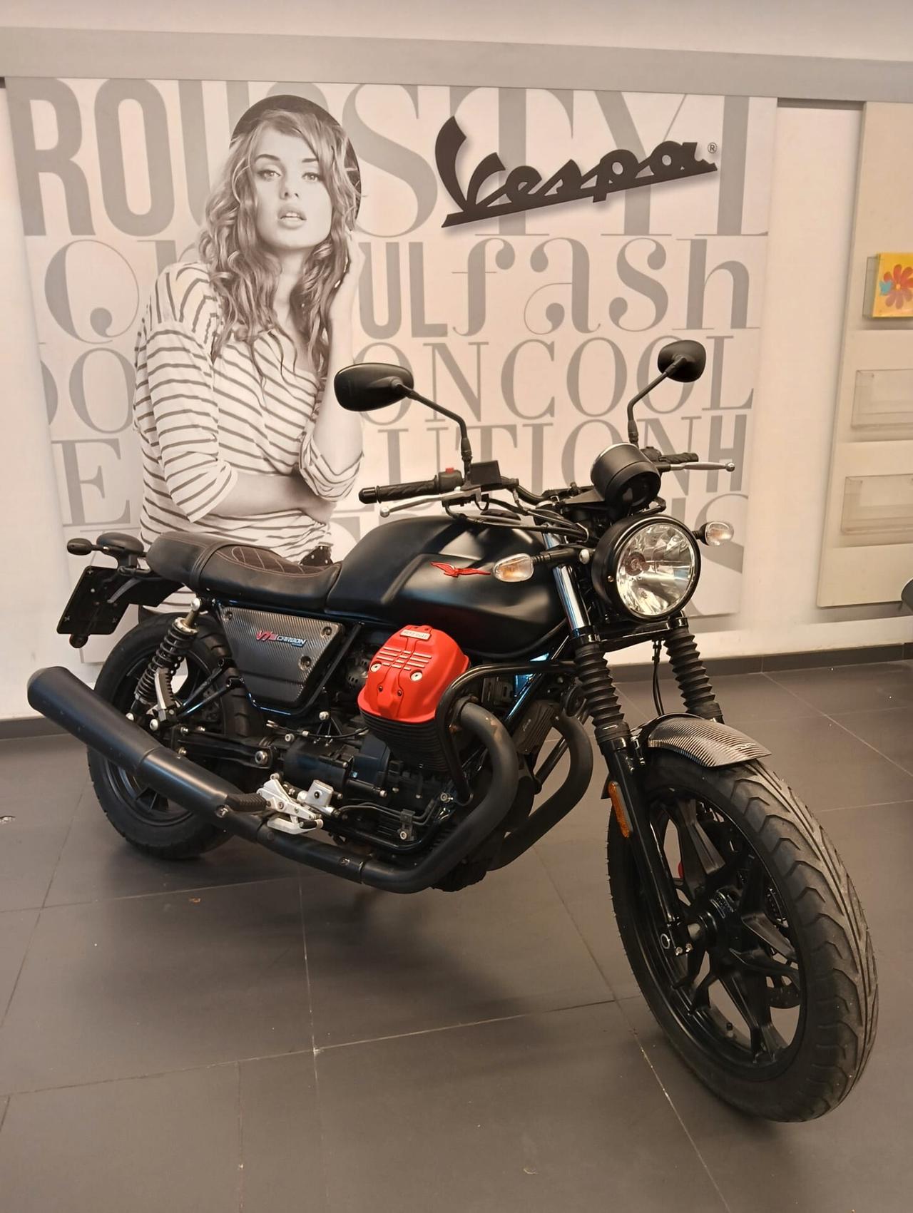 Moto Guzzi V7 III CARBON
