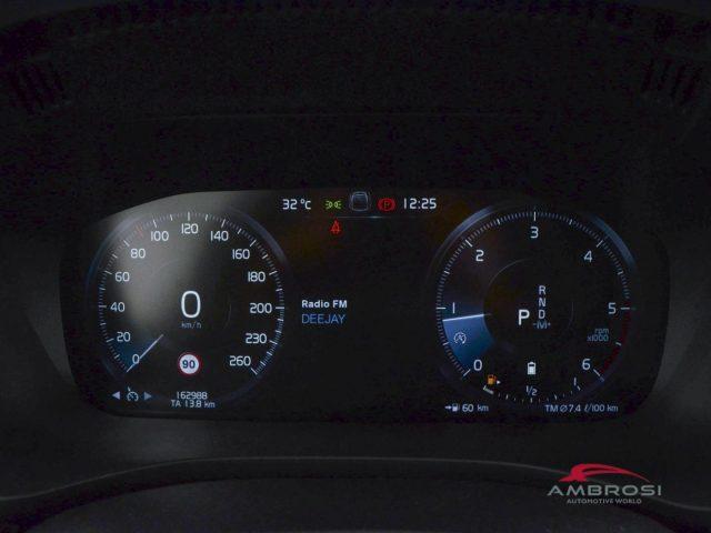 VOLVO XC60 B4 (d) AWD Geartronic R-design