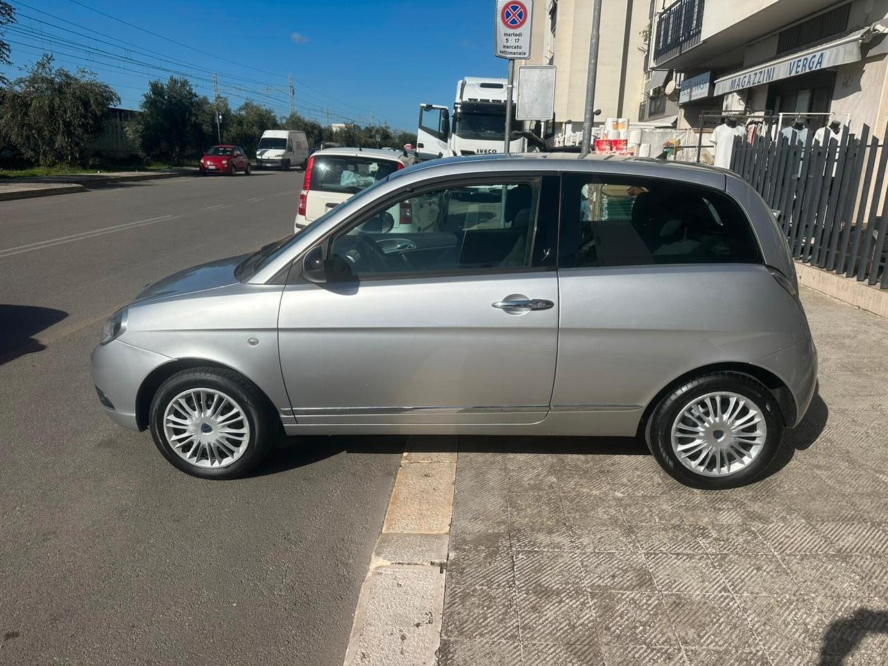 Lancia Ypsilon 1.3 MJT 75 CV Elle