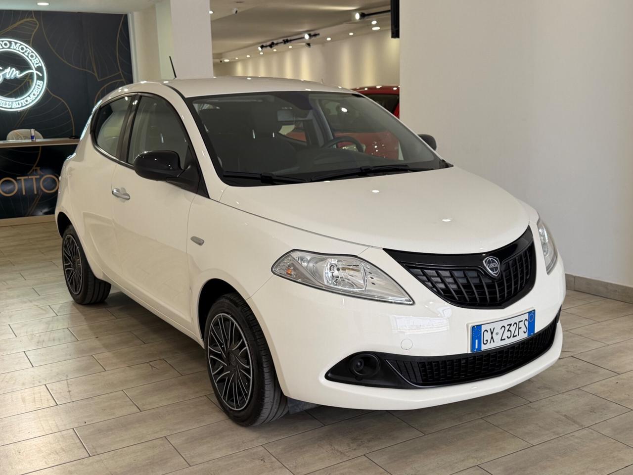Lancia Ypsilon 1.0 Benzina /hybr 70cv My24