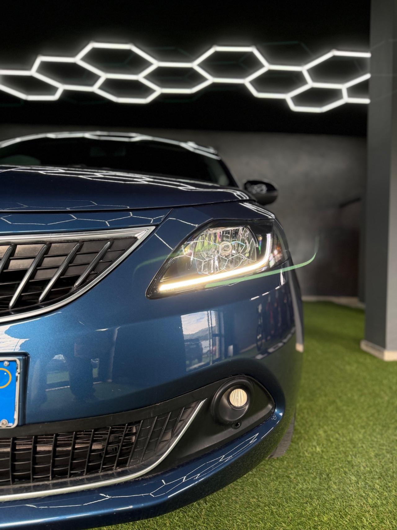 Lancia Ypsilon 1.0 Hybrid Ecochic Gold