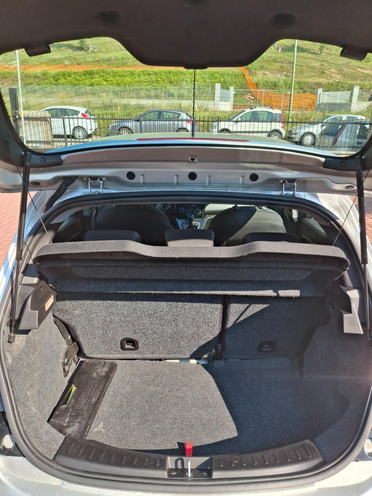Lancia Ypsilon tenuta bene