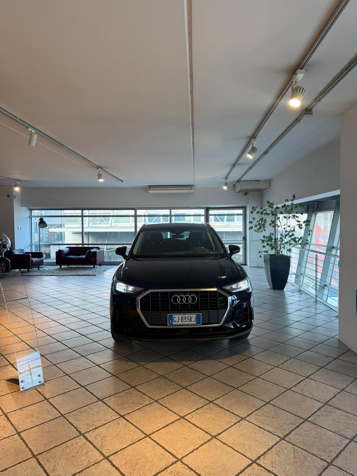 Audi Q3 35 TDI S tronic Business