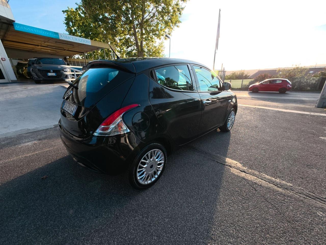 Lancia Ypsilon 1.2 69 CV 5 porte Silver