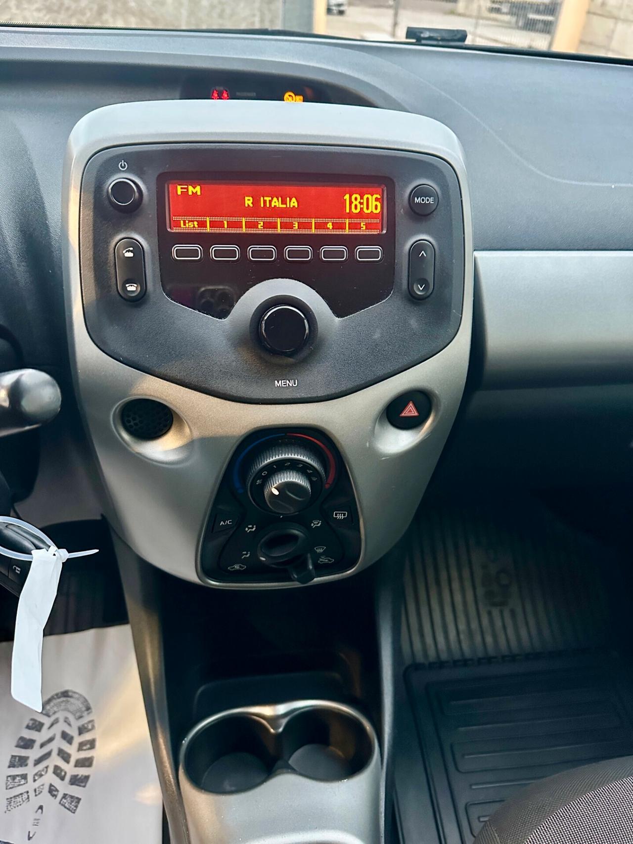 Toyota Aygo 1.0 VVT-i 69 CV 5 porte x-play