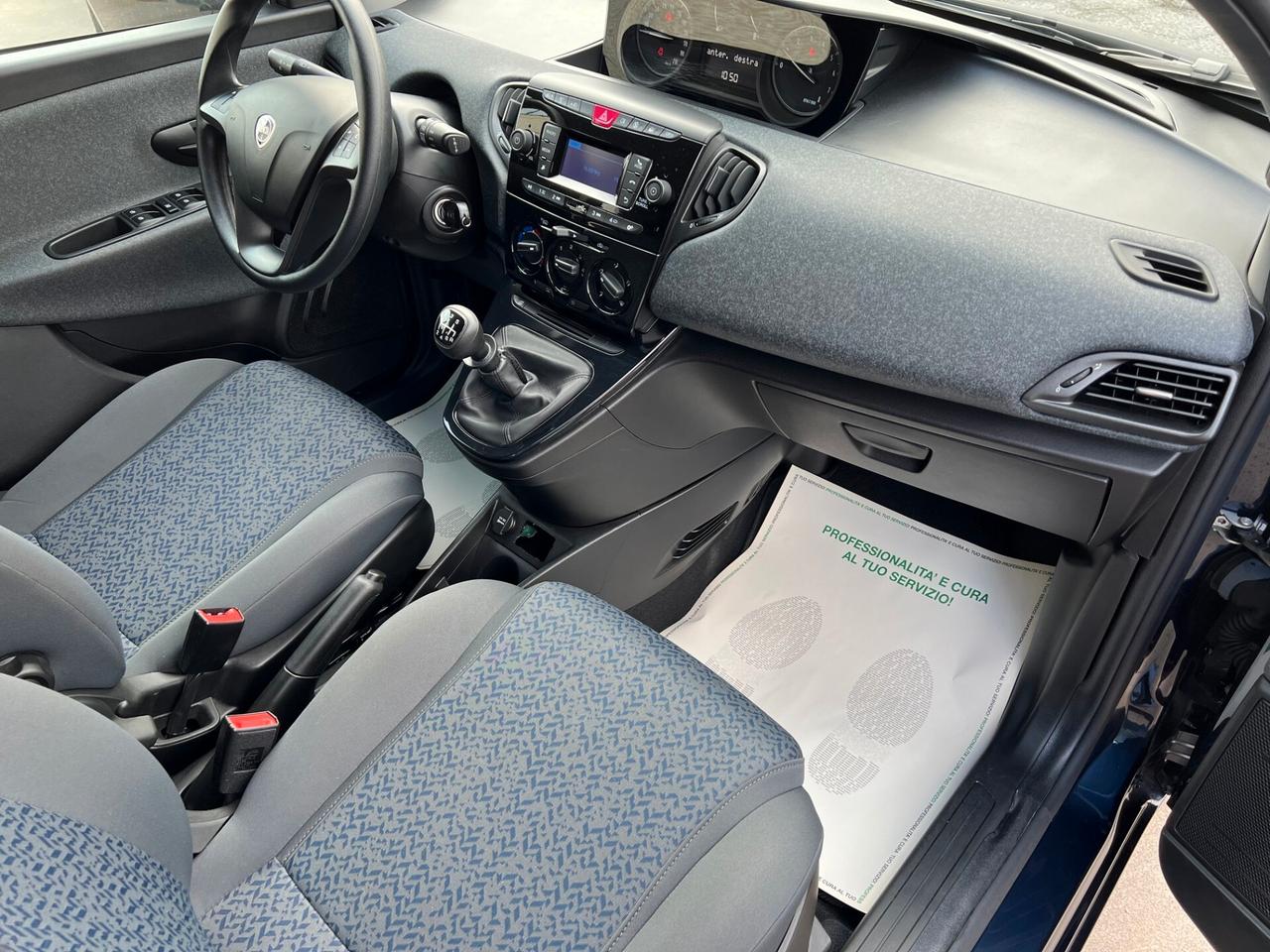 Lancia Ypsilon 1.0 FireFly 5 porte S&S Hybrid Ecochic Silver anche NEOPATENTATI