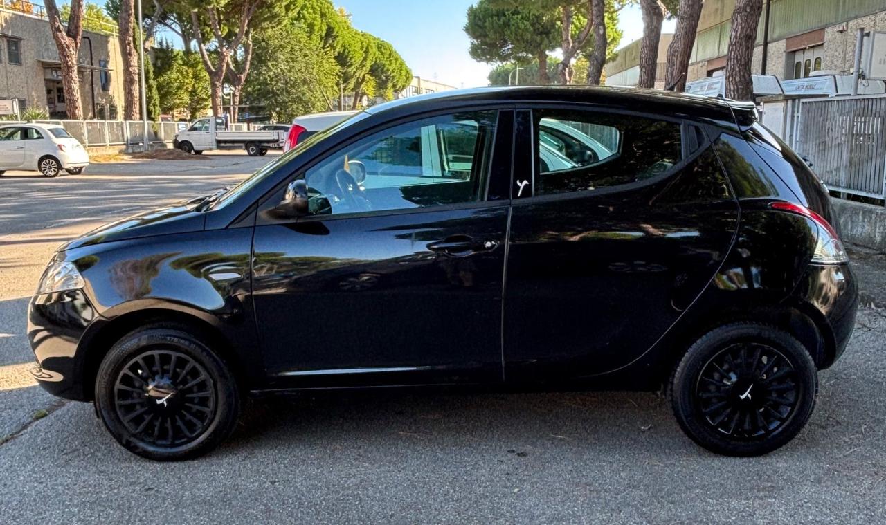 Lancia Ypsilon 0.9 TwinAir 85 CV 5 porte Metano Ecochic Gold