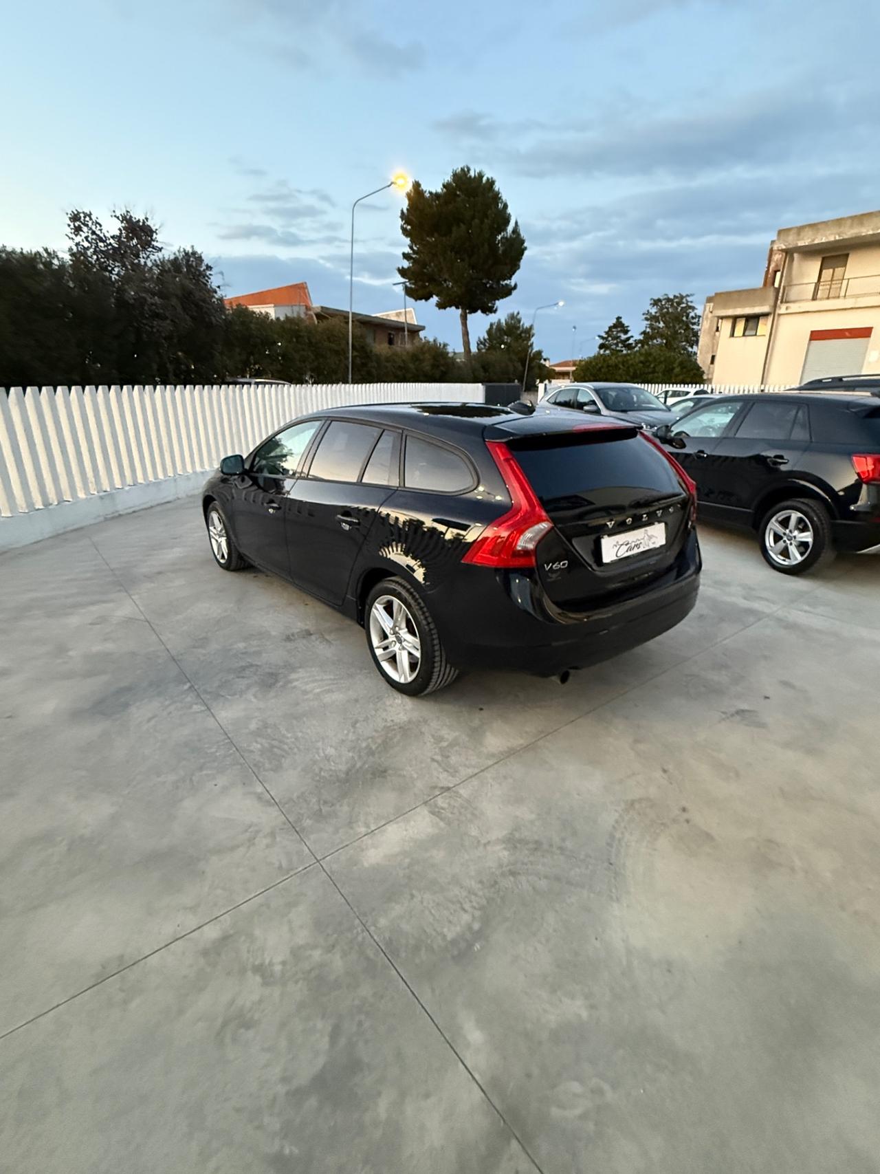 Volvo V60 D5 Geartronic Momentum