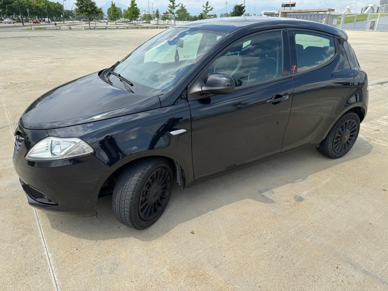 Lancia Ypsilon 1.2 69 CV 5 porte GPL Ecochic Silver