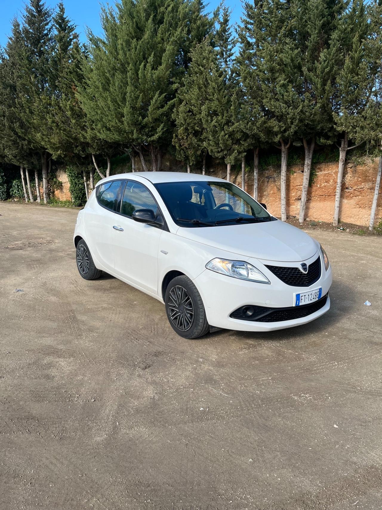 Lancia Ypsilon 1.2 Platinum 2018 Uni-Pro