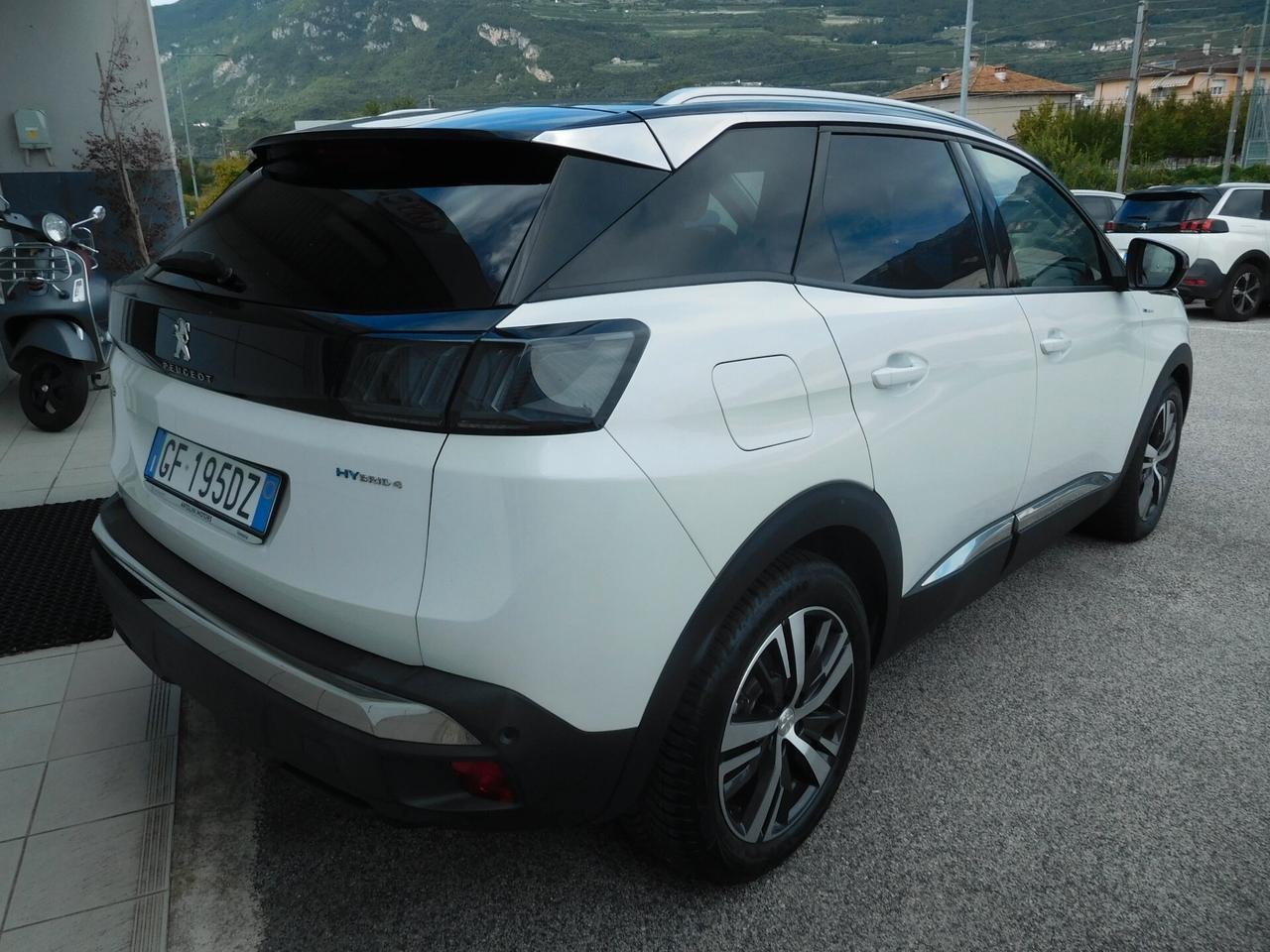 Peugeot 3008 Hybrid4 300 e-EAT8 Allure 4X4